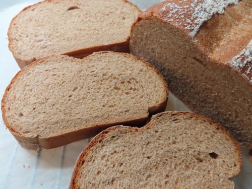 全粒粉100％　パン