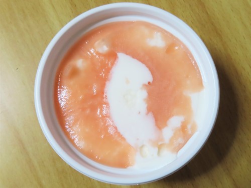 シャトレーゼ　白州名水かき氷Premium やわらか練乳氷 山梨県産白桃