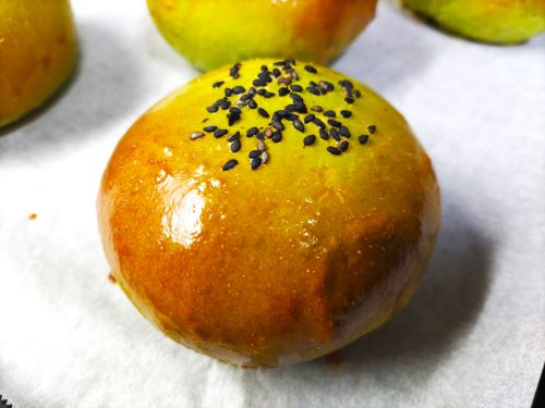 抹茶生地のこしあんパン